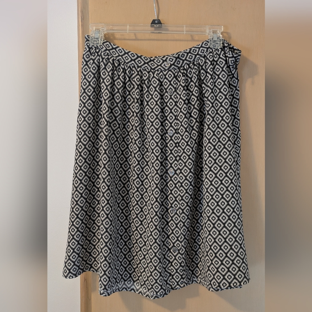 Elegant Black and White Patterned Skirt